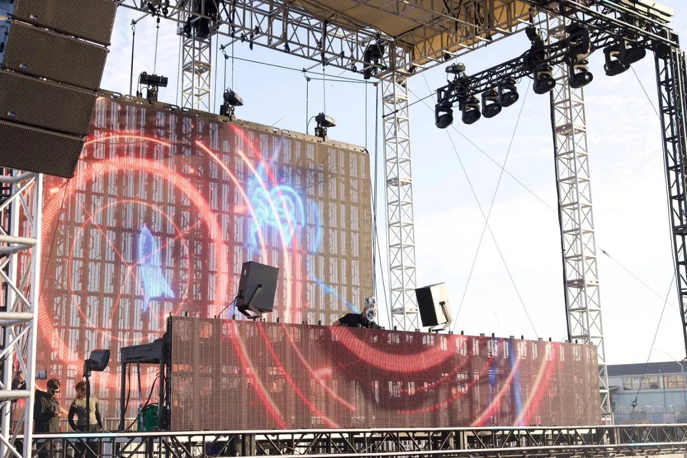 transparent carbon fiber rentel led display live.jpg
